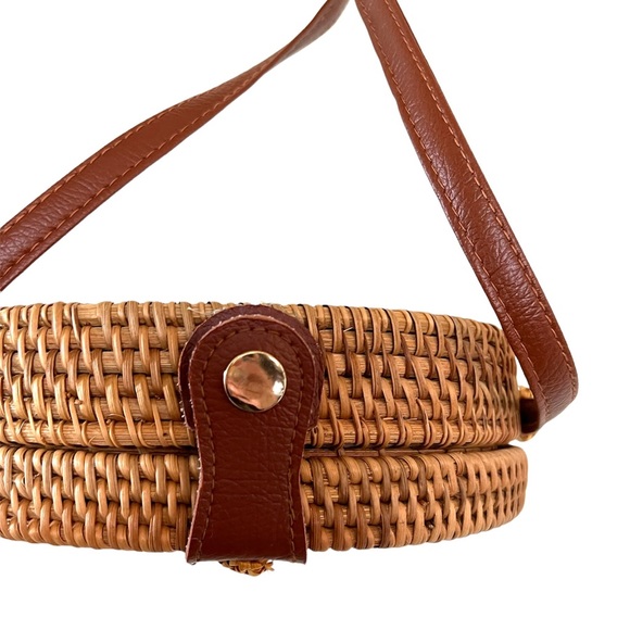 NWOT Lulu’s Tan Round Woven Rattan Purse - Picture 7 of 11